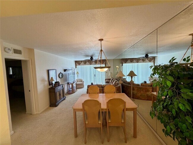 Building Photo - 5701 Bahia Del Mar Cir N