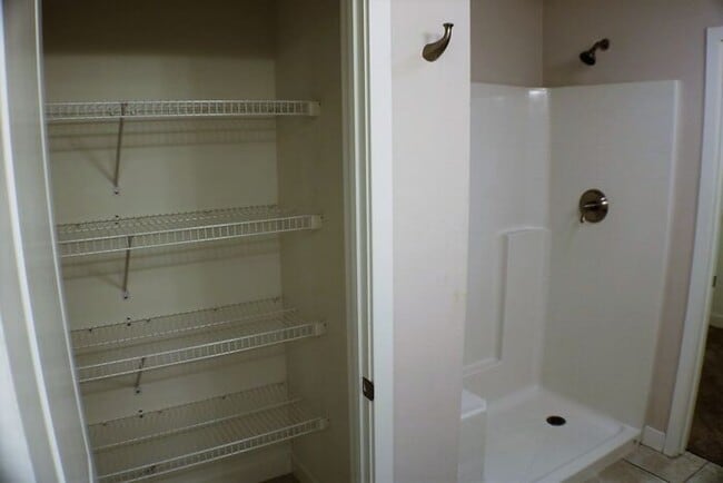 Building Photo - $2,000 | 3 Bedroom, 3 Bathroom TOWN HOME| PET Friendly* | Available for August 1st, 2026 Move In!