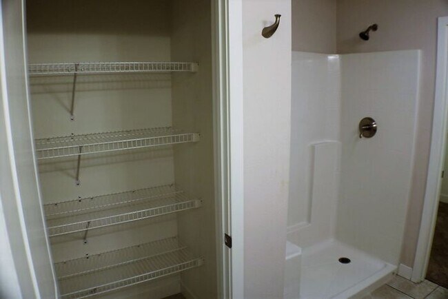 Building Photo - $2,000 | 3 Bedroom, 3 Bathroom TOWN HOME | PET Friendly* | Sublease* | Available for August 1st, ...