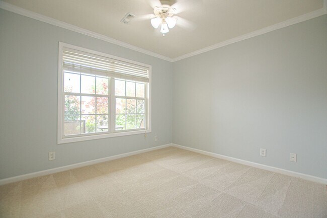 Building Photo - Three Bedroom with Bonus and Pool!
