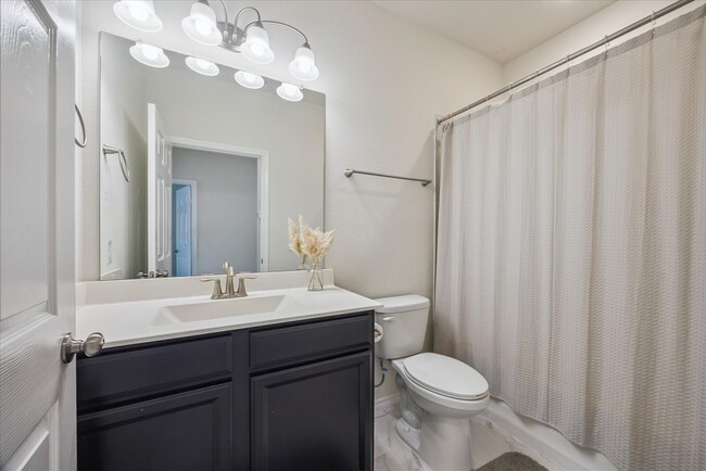 Building Photo - 1817 Agoura Hills Dr