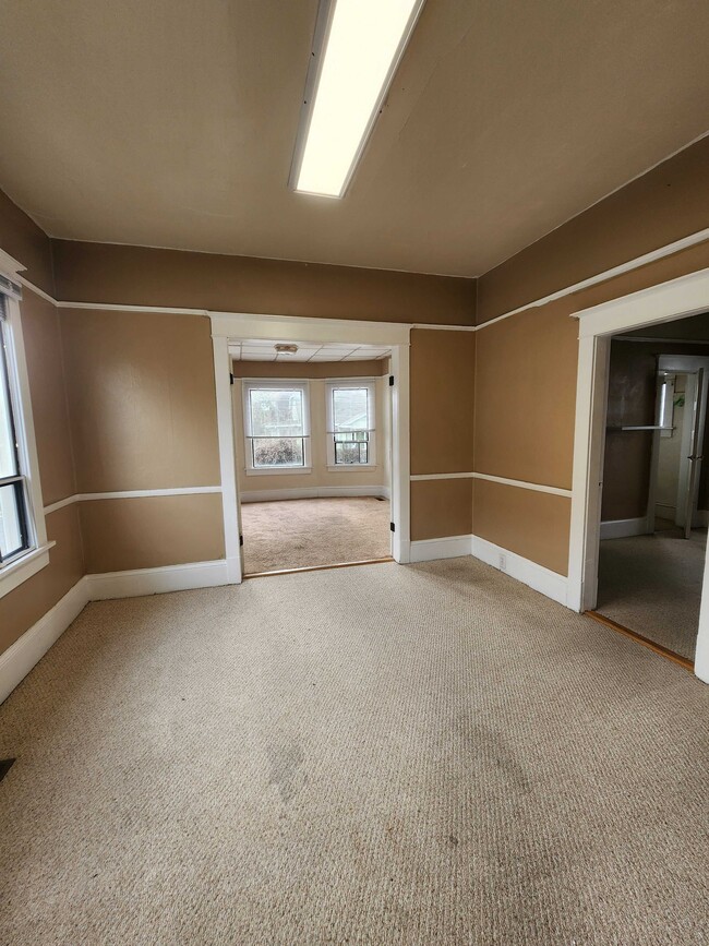 Building Photo - 304 NE 50th St