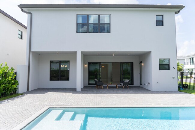 Building Photo - 8151 Laurel Falls Dr