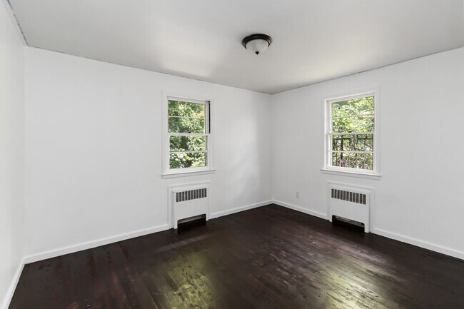 Building Photo - 167 S Munn Ave