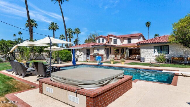 Building Photo - 1021 W Encanto Blvd