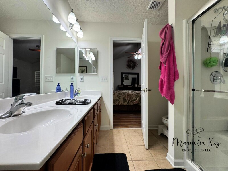 Building Photo - 765 Riverward Dr