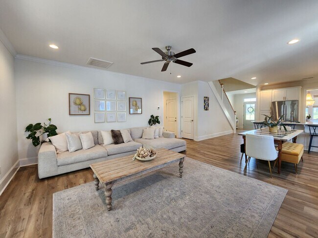 Building Photo - Home Available in Summerhouse on Everett Bay! Showings Coming Soon.