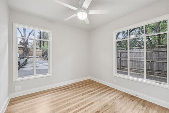 Building Photo - 3010 Windsor Rd