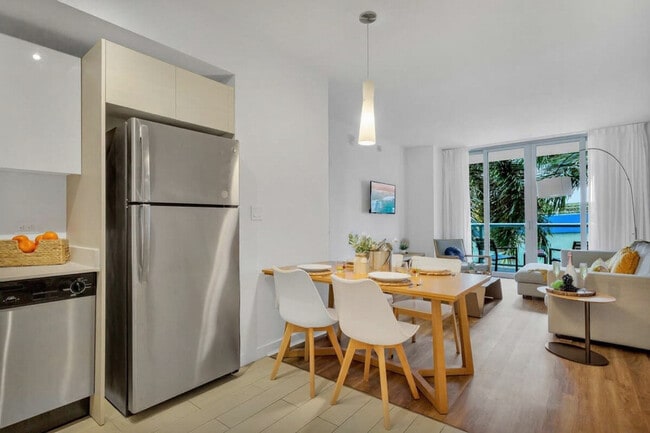 Building Photo - 2602 E Hallandale Beach Blvd