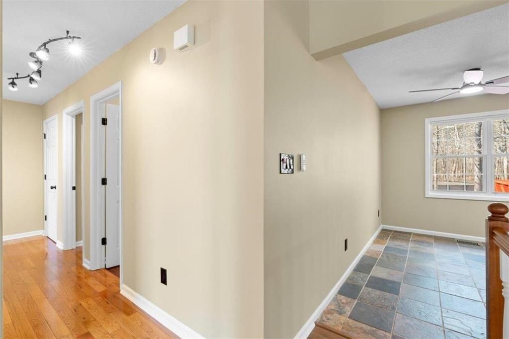 Building Photo - 585 Bethany Woods Dr