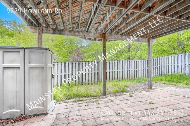 Building Photo - 9229 Howland Rd