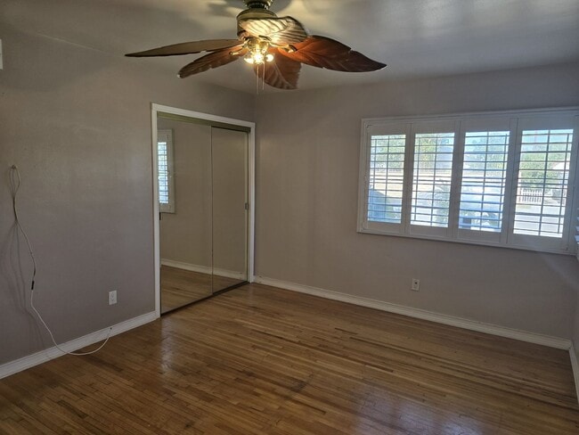 Building Photo - Single Family Home in Midway City for Rent