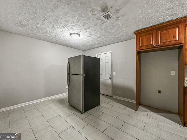 Building Photo - 4187 Clearview Dr