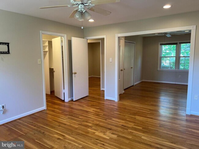 Building Photo - 9502 Tregaron Pl