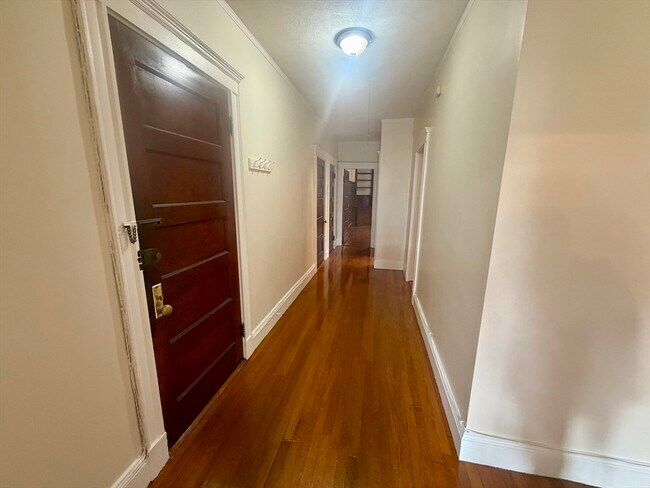 Building Photo - 807 Centre St