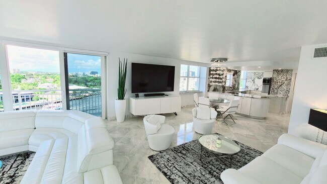 Building Photo - 511 Bayshore Dr