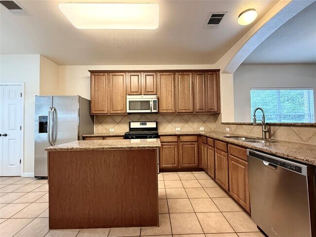 Building Photo - 4025 Meadow Bluff Way