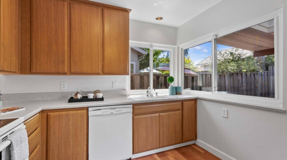 Building Photo - 4419 Jonquil Dr