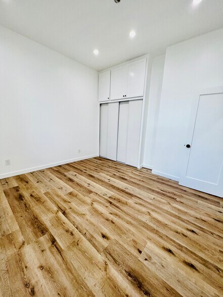 Building Photo - 519 S Breed St