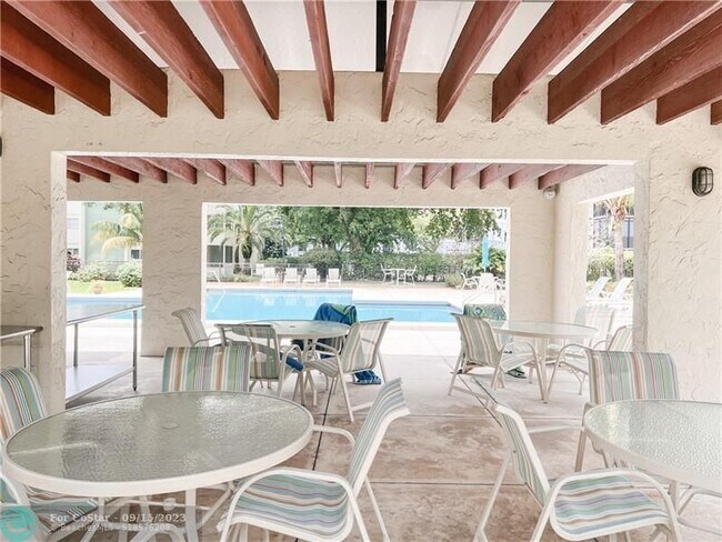 Building Photo - 5155 E Sabal Palm Blvd