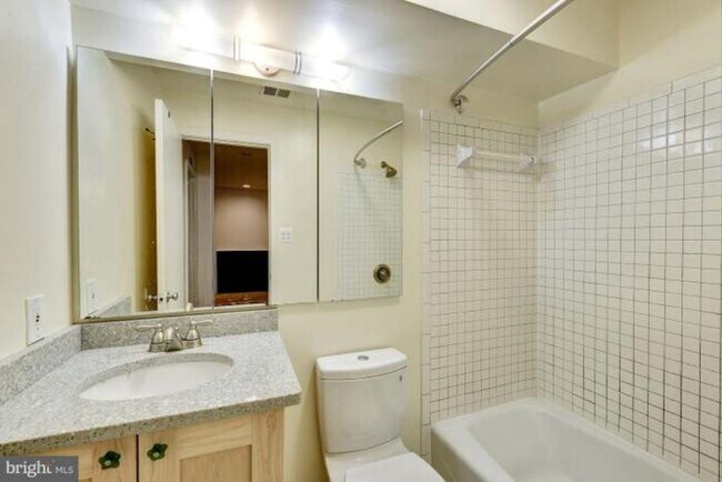 Building Photo - 2506 Cliffbourne Pl NW