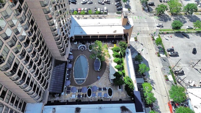 Building Photo - 1300 Lamar St