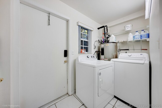 Building Photo - 2141 SW 23rd Ave