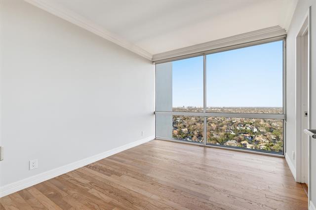 Building Photo - 6211 W Northwest Hwy