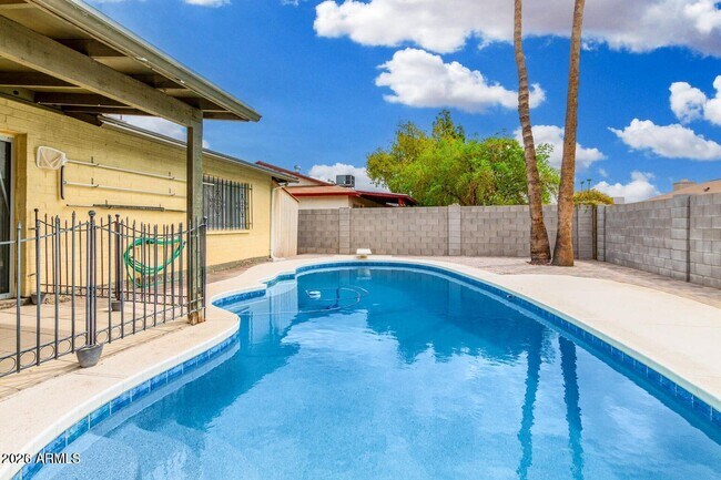 Building Photo - 4141 W Diana Ave