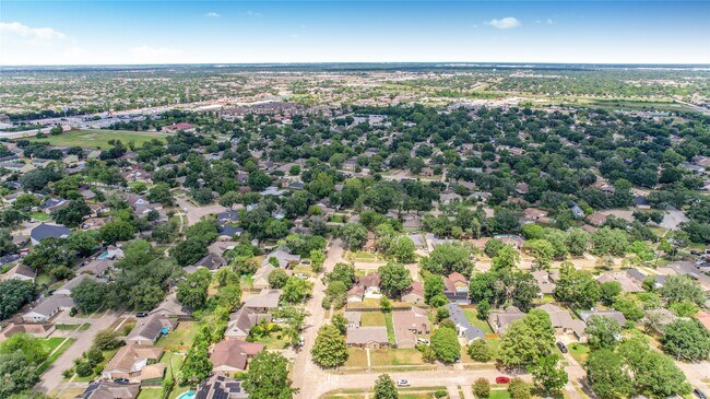 Building Photo - 15834 Fern Basin Dr