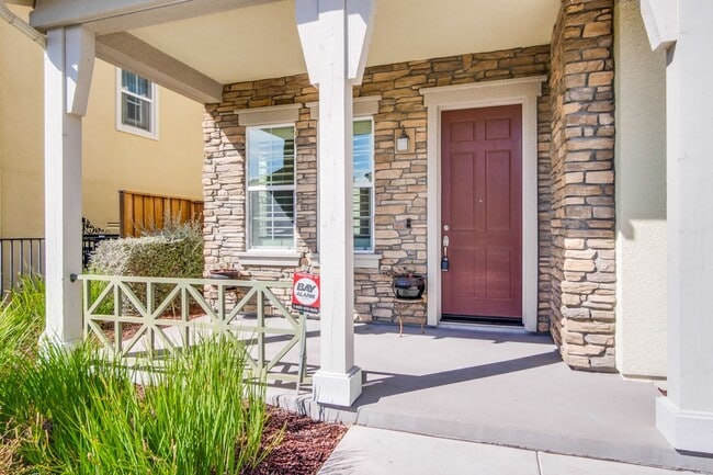 Building Photo - Gorgeous and Very Spacious Home - 3BR 2.5 BA in  San Jose - This is a MUST SEE!!!