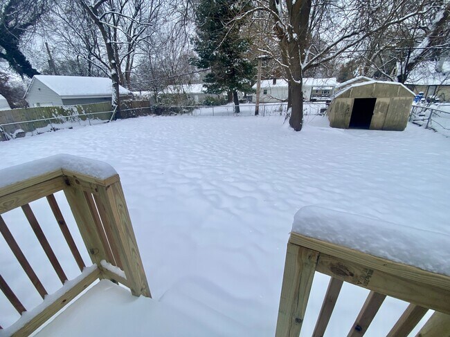 Building Photo - 1128 Maple Ave