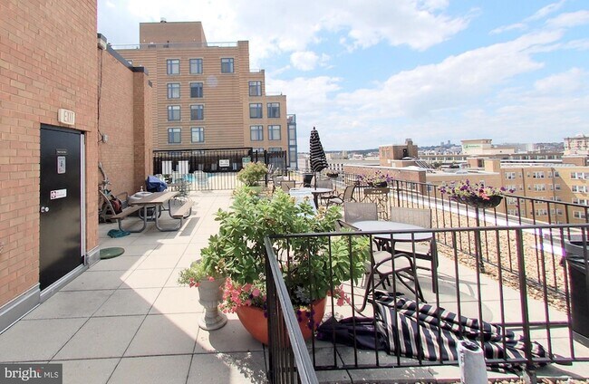 Building Photo - 1440 N Street NW Unit 812