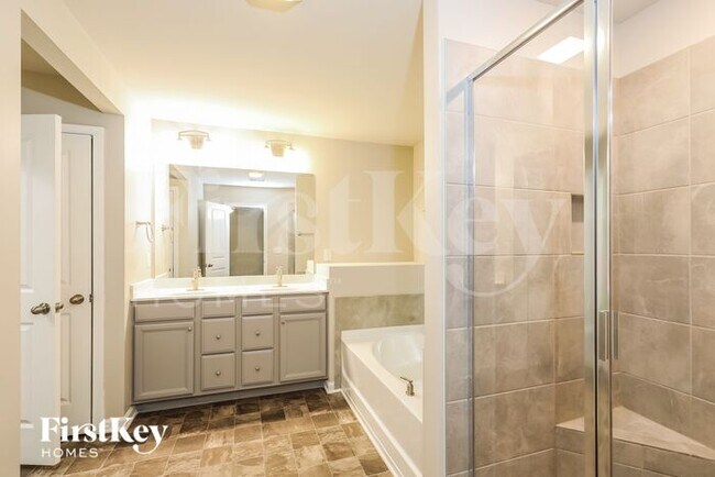 Building Photo - 3628 Moon Crest Dr