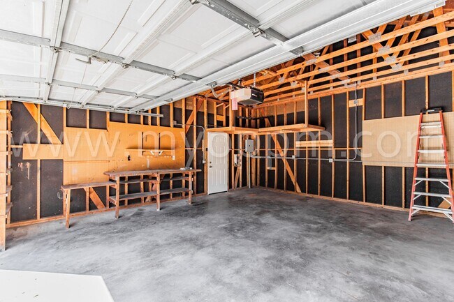 Building Photo - Pristine 4 Bedroom / 2 Bathroom Home | Wes...