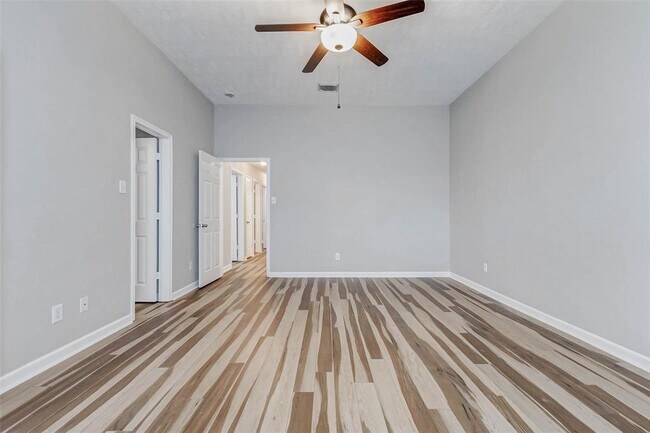 Building Photo - 18455 Sunrise Pines Dr