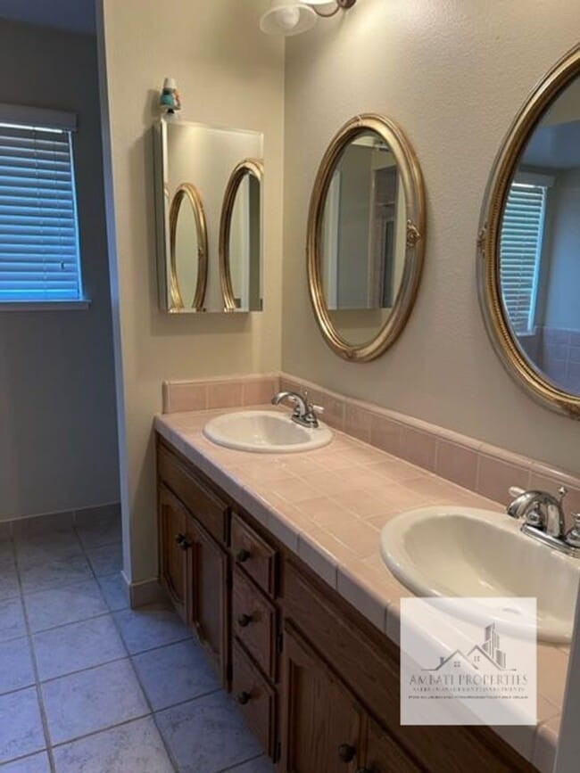 Building Photo - Beautiful Home in Woodward Lake Community ...