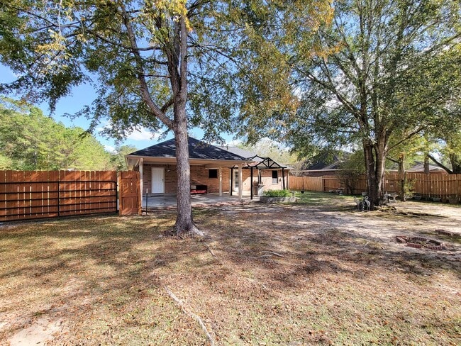 Building Photo - Welcome to your next home in the heart of Downtown Cleveland, Texas! This inviting 3-bedroom, 2-b...