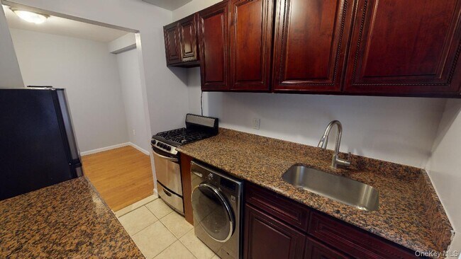 Building Photo - 110-19 72nd Rd