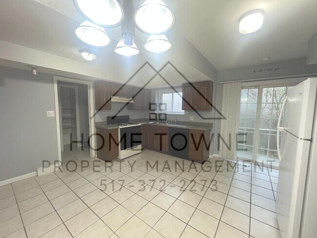 Building Photo - 5935 Twin Oaks Dr