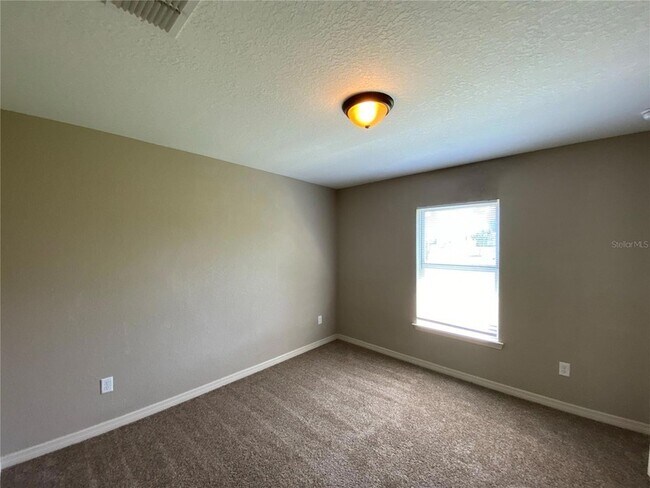 Building Photo - 16618 SW 31st Cir