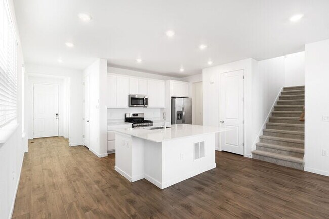 Building Photo - Charming 3 beds 2 baths in Commerce City! ...