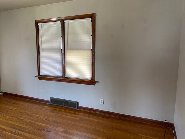 Building Photo - 835 Canaan Ave