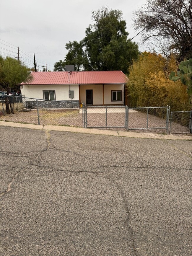 Building Photo - 382 W Quarry St