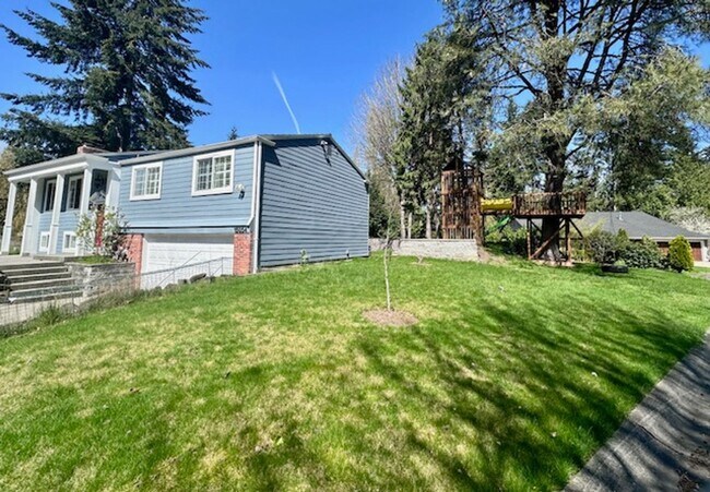 Building Photo - 15054 SE Fairwood Blvd