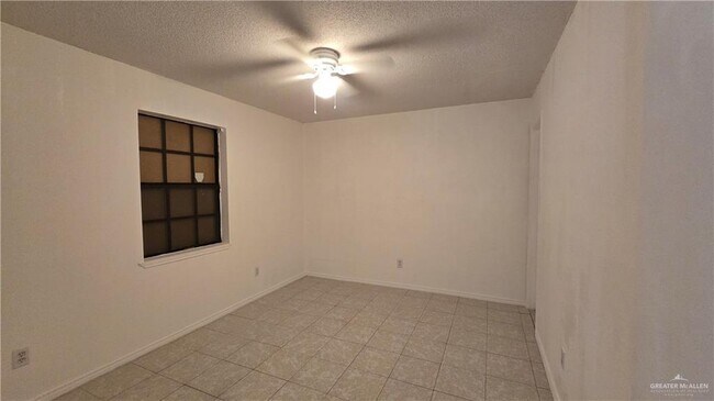 Building Photo - 809 E Azalea Ave
