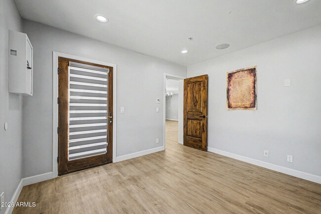 Building Photo - 2311 E Colter St