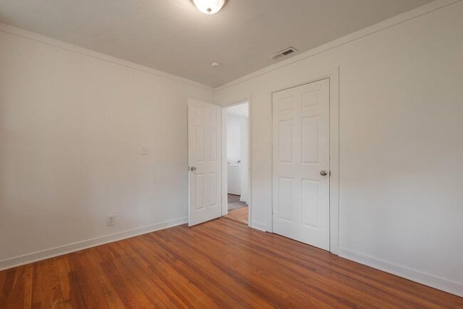 Building Photo - 1323 Columbia St