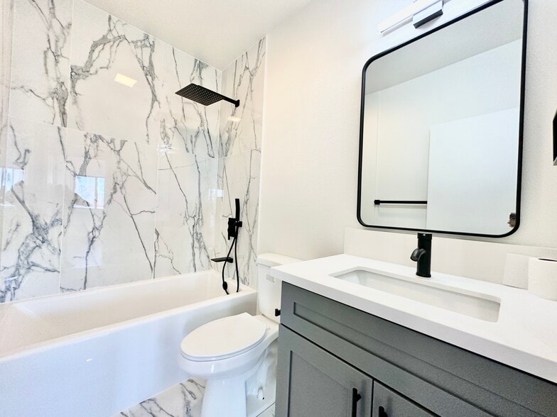 Building Photo - 1541 Ocean Ave