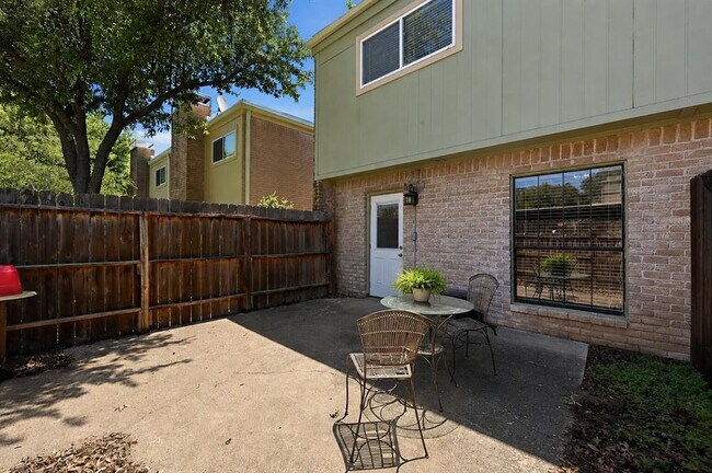Building Photo - 9009 N Plaza
